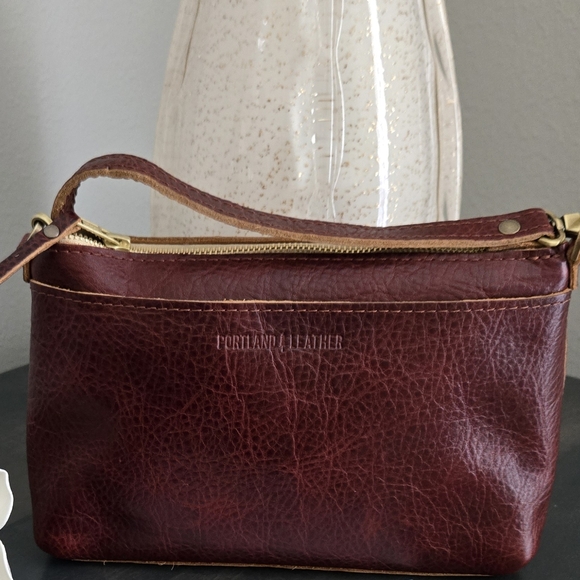 Portland Leather Brown Crossbody Bag with Structured Design - Picture 1 of 4